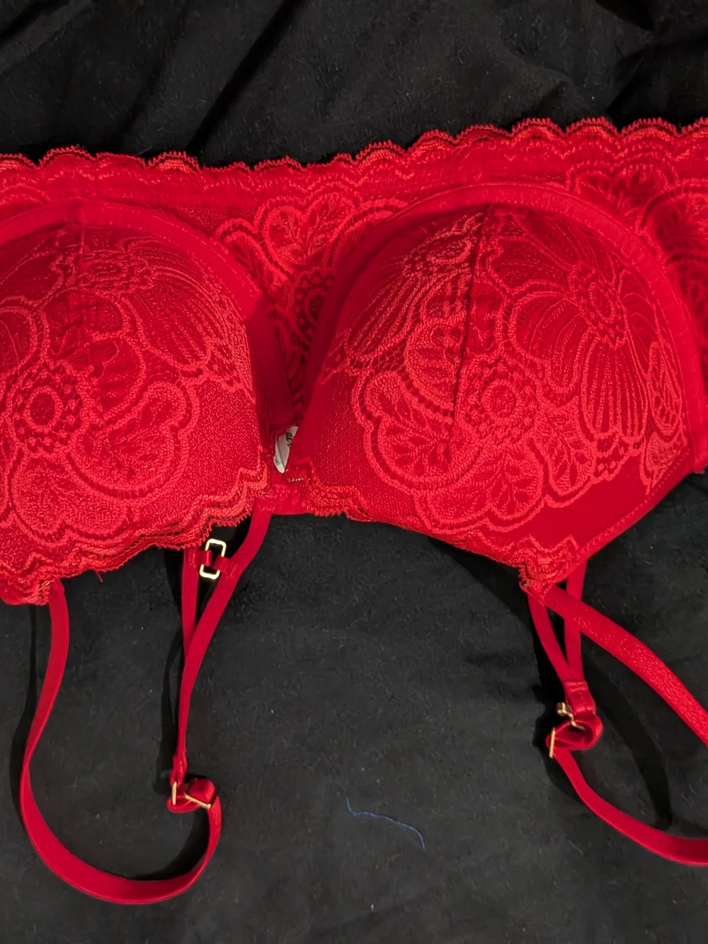 ✨Red Lace Push-Up Bra with Strap Details ✨